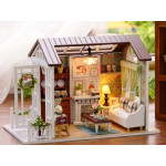 Drevený model obývacej izby pre bábiky na zostavenie